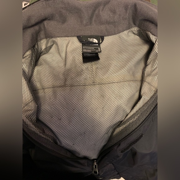 The North Face Windbreaker - Picture 5 of 5